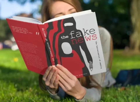 01-fake-news-sample-mockup2